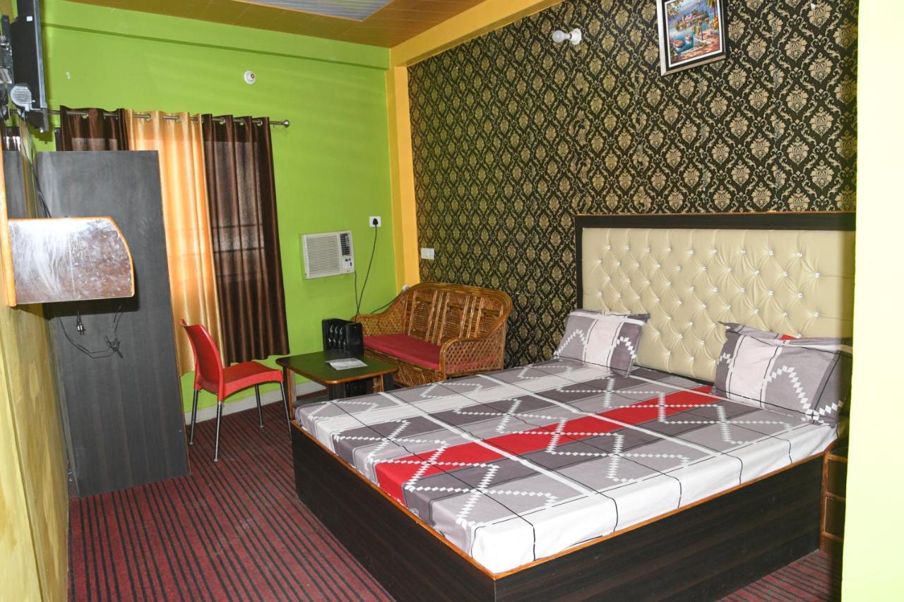 Hotel Mountain View And Rooftop Restaurant Pithorāgarh Extérieur photo