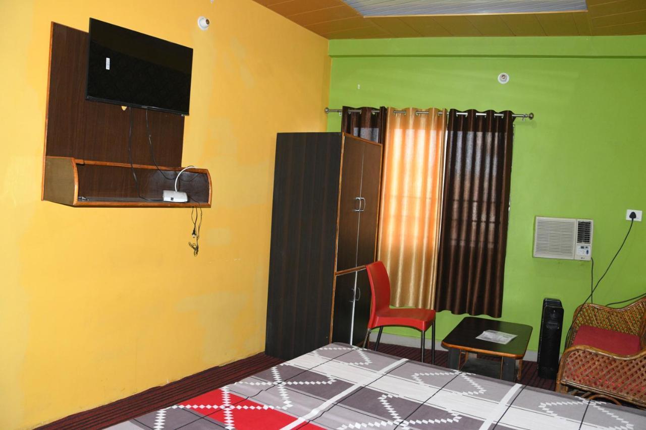 Hotel Mountain View And Rooftop Restaurant Pithorāgarh Extérieur photo